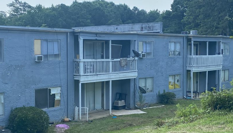 Atlanta: ‘This is inhumane’ residents say of apartment complex living conditions
