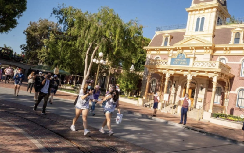 Disneyland and Disney World to Again Require Masks for All Indoors