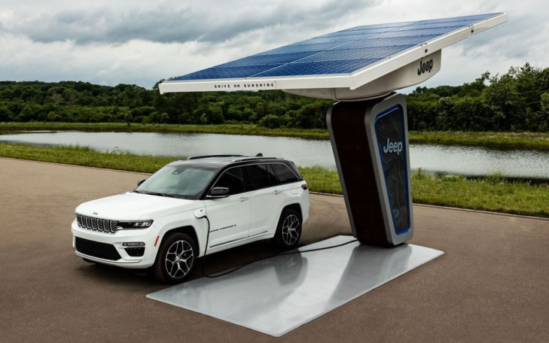 Jeep Reveals 2022 Grand Cherokee 4xe, Will Grow EV Lineup by 2025