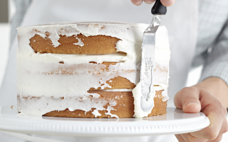 How Much Frosting Do You Need to Decorate a Cake?