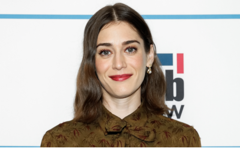 Lizzy Caplan to Star in ‘Fatal Attraction’ Series for Paramount+