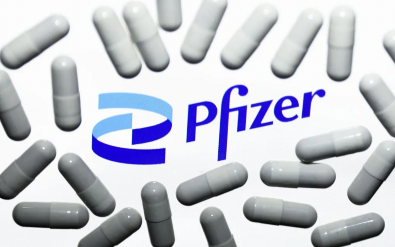 Pfizer agrees to let other companies make its COVID-19 pill