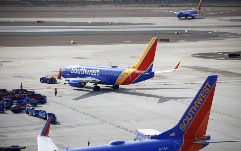 Southwest Airlines: Person jumps out of plane while taxiing at Sky Harbor Airport